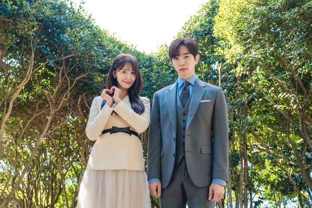 Yoona: Nữ thần Kpop từng suýt từ bỏ ca hát, luôn đứng top danh sách những ngôi sao hàng đầu