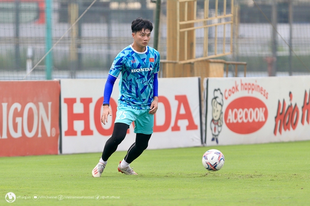 HLV Hoàng Anh Tuấn 'sốc' với việc vắng mặt hàng loạt trụ cột của U23 Việt Nam trong buổi tập đầu tiên