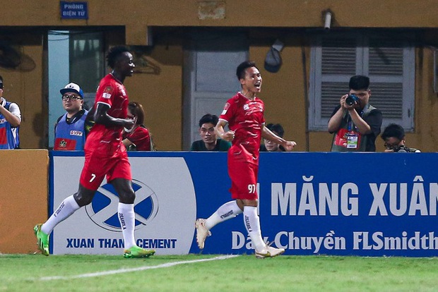 Hồ Tấn Tài gặp chấn thương, khó lòng Cao Anh Hùng Nhận cơ hội dẫn đầu BXH