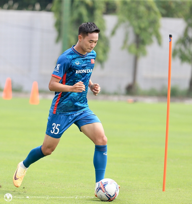 HLV Hoàng Anh Tuấn 'sốc' với việc vắng mặt hàng loạt trụ cột của U23 Việt Nam trong buổi tập đầu tiên
