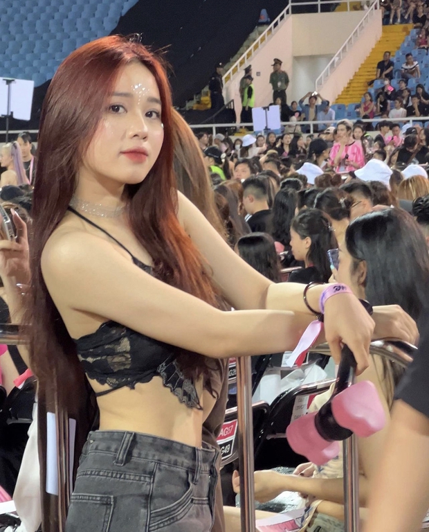 Bạn gái Nhâm Mạnh Dũng diện đồ cực cháy, Đoàn Văn Hậu đưa Doãn Hải My đi xem concert BLACKPINK - Ảnh 3.