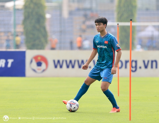HLV Hoàng Anh Tuấn 'sốc' với việc vắng mặt hàng loạt trụ cột của U23 Việt Nam trong buổi tập đầu tiên
