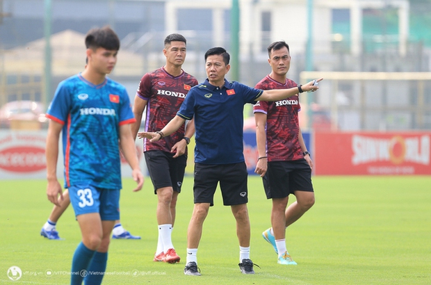 HLV Hoàng Anh Tuấn 'sốc' với việc vắng mặt hàng loạt trụ cột của U23 Việt Nam trong buổi tập đầu tiên
