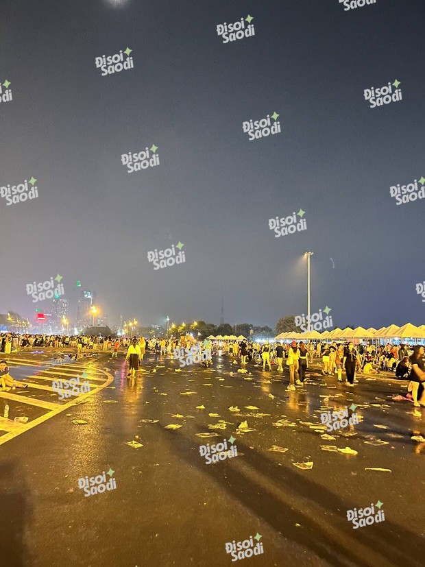 Sân Mỹ Đình sau concert BLACKPINK: Ngập rác nghiêm trọng và BTC tiết lộ điều bất ngờ về phí dọn vệ sinh