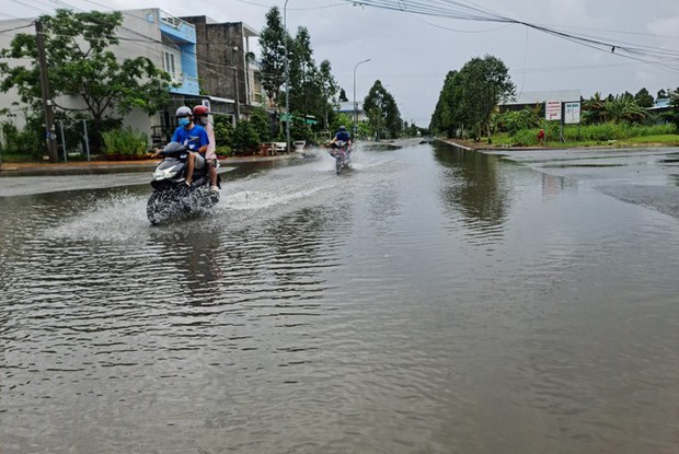 5 người tử vong, hàng trăm ngôi nhà bị hư hỏng vì mưa lũ, sạt lở - Ảnh 13.