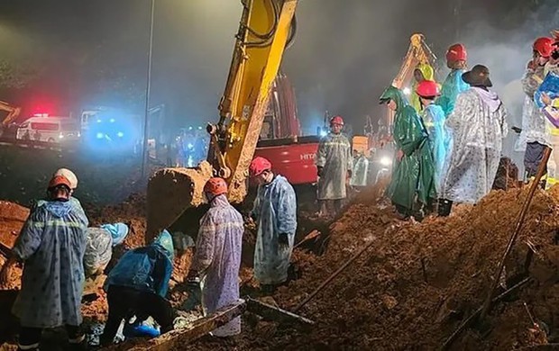 5 người tử vong, hàng trăm ngôi nhà bị hư hỏng vì mưa lũ, sạt lở - Ảnh 1.