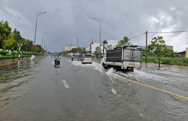 5 người tử vong, hàng trăm ngôi nhà bị hư hỏng vì mưa lũ, sạt lở - Ảnh 12.