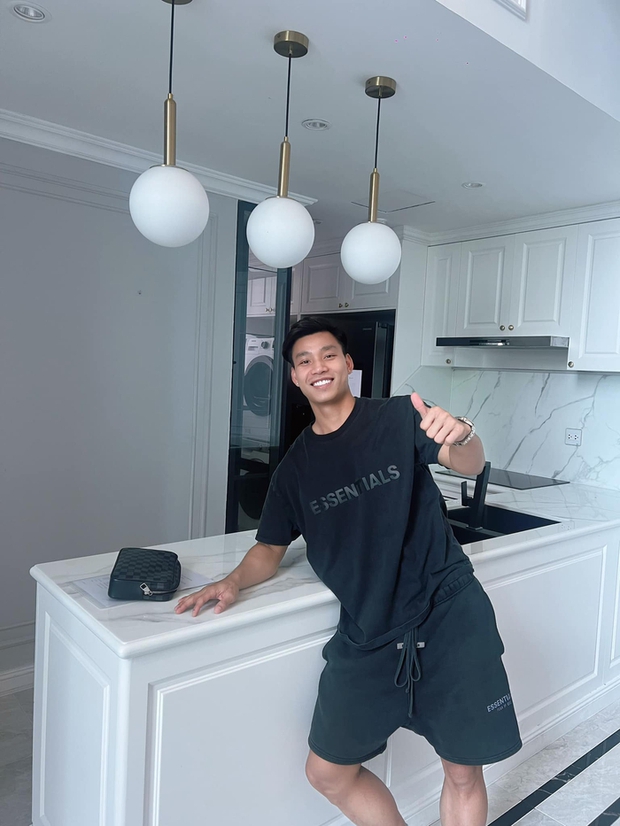 Văn Thanh mua 'xế hộp' mới trong trung tâm TPHCM cùng cơ hội sở hữu căn hộ chung cư cao cấp