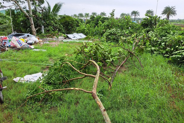 5 người tử vong, hàng trăm ngôi nhà bị hư hỏng vì mưa lũ, sạt lở - Ảnh 11.