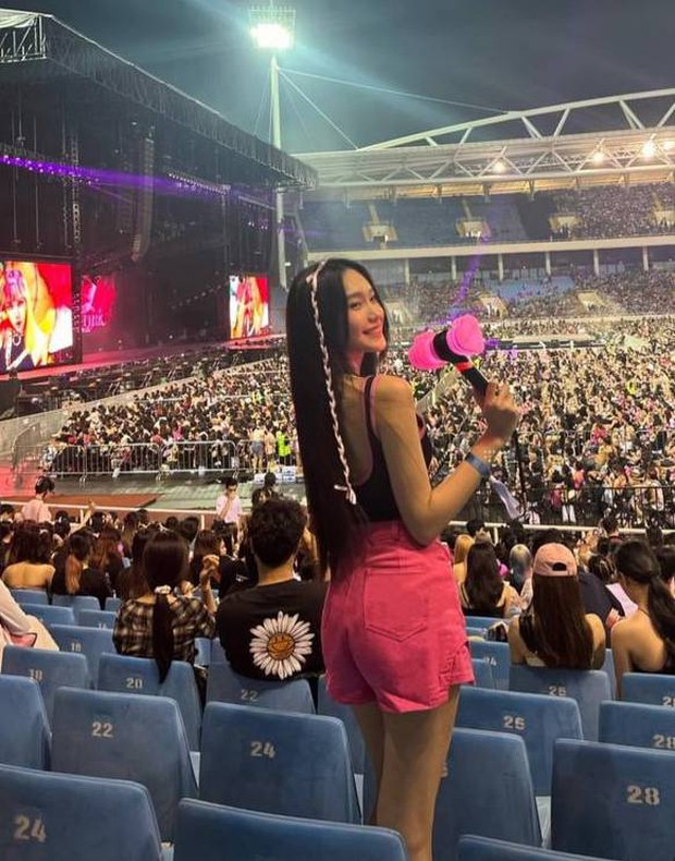 Chiêm ngưỡng ảnh xinh lung linh của Doãn Hải My và Mai Hà Trang sau concert của BLACKPINK