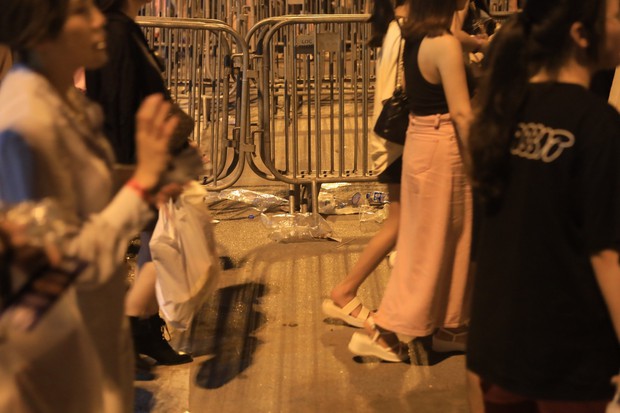 Sân vận động Mỹ Đình bội thực rác sau đêm diễn của BlackPink - Ảnh 15. Sân vận động Mỹ Đình bội thực rác sau đêm diễn của BlackPink - Ảnh 15.