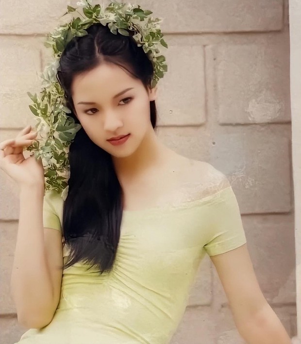 Nam người mẫu dày công theo đuổi mẹ đơn thân hơn mình 16 tuổi - Ảnh 1. Nam người mẫu dày công theo đuổi mẹ đơn thân hơn mình 16 tuổi - Ảnh 1.
