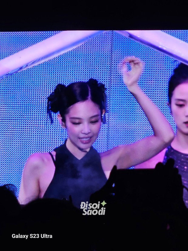 Jennie vượt mệt mỏi, đốt cháy sân khấu Born Pink Hà Nội ngày 2 với cú rap đỉnh cao