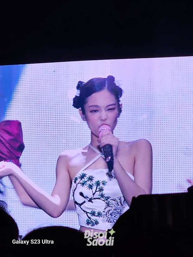 Jennie vượt mệt mỏi, đốt cháy sân khấu Born Pink Hà Nội ngày 2 với cú rap đỉnh cao