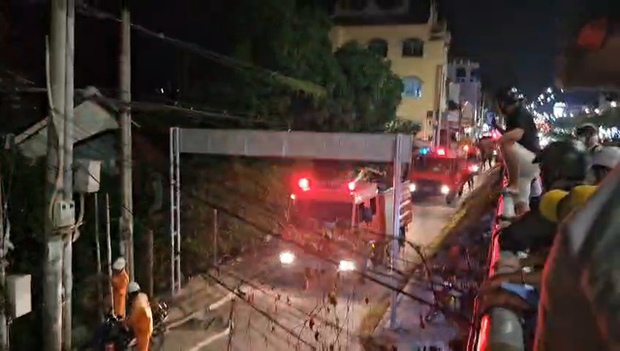 Tiền Giang: Cứu cụ bà 80 tuổi khỏi đám cháy nhà dân - Ảnh 2. Tiền Giang: Cứu cụ bà 80 tuổi khỏi đám cháy nhà dân - Ảnh 2.