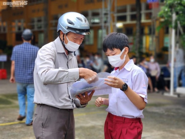 4.800 thí sinh tranh suất vào lớp 6 trường chuyên nóng nhất TP.HCM - Ảnh 9.