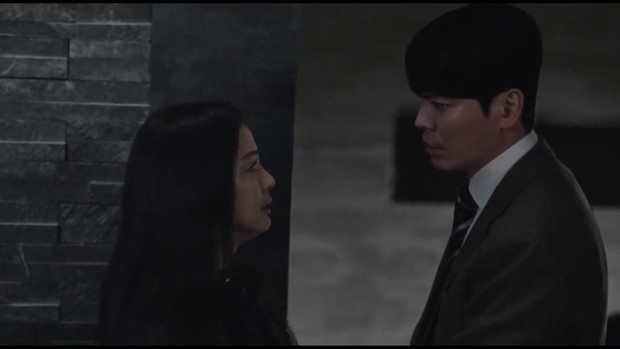 Khu Vườn Dối Trá tiếp tục khiến khán giả ngỡ ngàng, Kim Tae Hee sụp đổ trước bí mật của chồng - Ảnh 3.