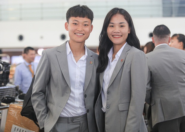 Huỳnh Như với khăn rằn thần sầu, tuyển nữ Việt Nam sẵn sàng hành trình chinh phục World Cup