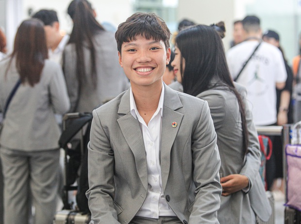 Huỳnh Như với khăn rằn thần sầu, tuyển nữ Việt Nam sẵn sàng hành trình chinh phục World Cup