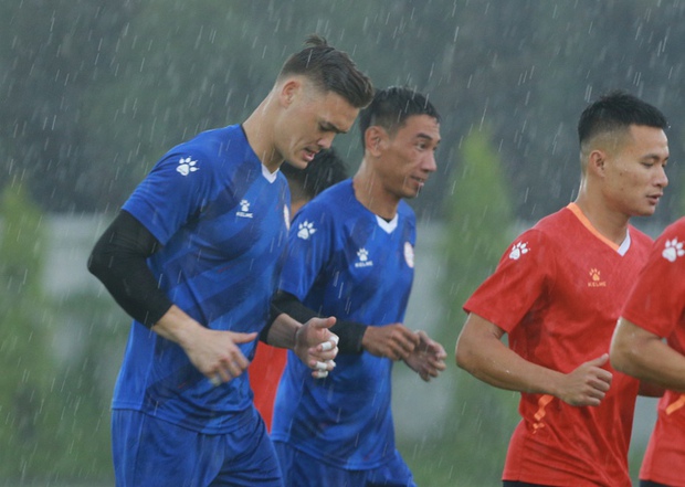 Patrik Lê Giang - Ngôi sao trẻ mới của CLB TPHCM chinh phục mộng ước dưới cơn mưa nặng hạt