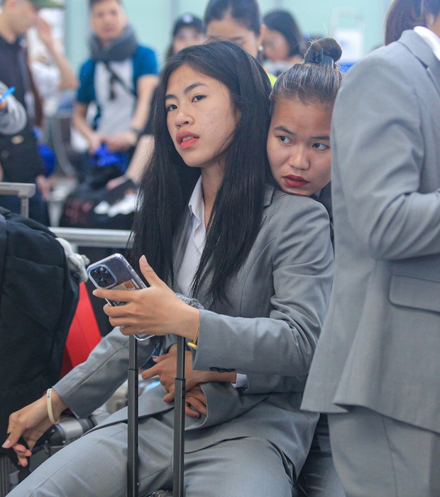 Huỳnh Như với khăn rằn thần sầu, tuyển nữ Việt Nam sẵn sàng hành trình chinh phục World Cup