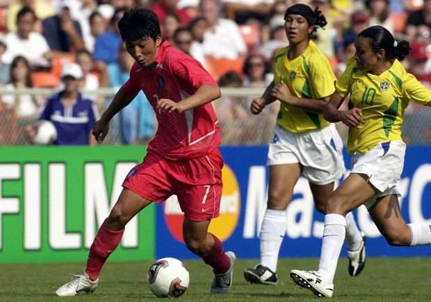 Cựu cầu thủ nữ Hàn Quốc gây sốc: Sống trong hoài niệm Zlatan!