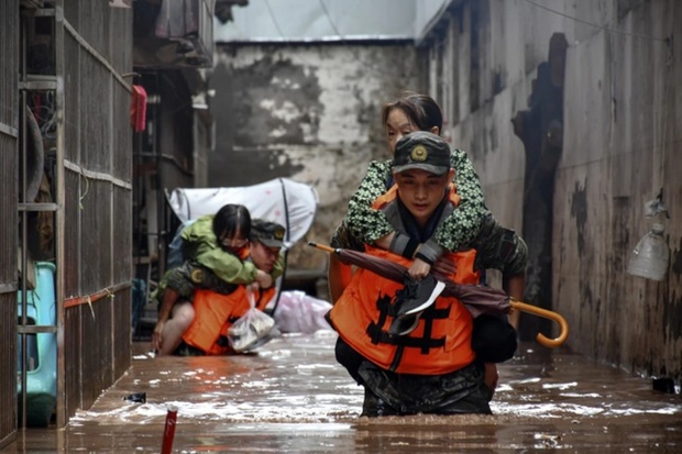 Trung Quốc: Số người thiệt mạng vì mưa lũ ở Trùng Khánh tăng lên 17 người - Ảnh 1.