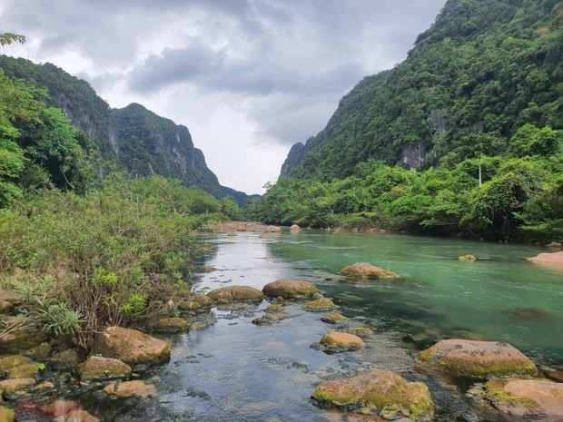 Đến Quảng Bình đừng quên tận hưởng bình yên ở dòng suối Moọc hoang sơ - Ảnh 3.