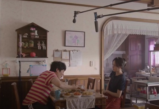 Bất ngờ với hình ảnh xuề xòa của Han Hyo Joo trong phim mới - Ảnh 1. Bất ngờ với hình ảnh xuề xòa của Han Hyo Joo trong phim mới - Ảnh 1.