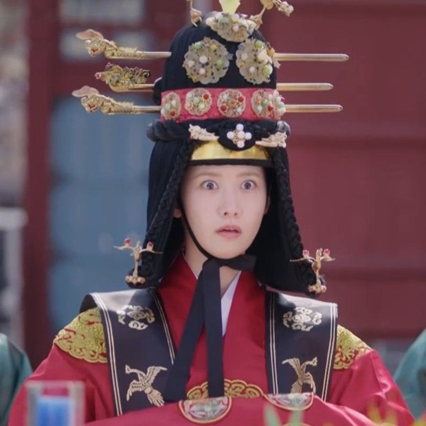 Yoona xinh nức nở khi làm vợ Lee Jun Ho, rating King the Land lần đầu sụt giảm đáng tiếc - Ảnh 8.