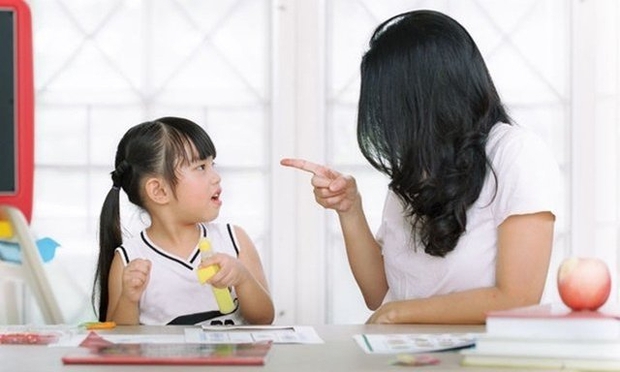 Trẻ cãi lại và trẻ im lặng khi bị bố mẹ mắng lớn lên sẽ có EQ và tương lai rất khác biệt: Phụ huynh cần lưu ý! - Ảnh 1.