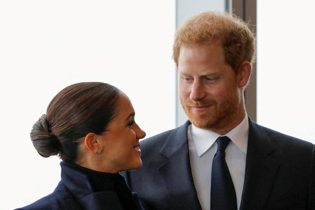 Vợ chồng Beckham cạch mặt Harry và Meghan - Ảnh 2.