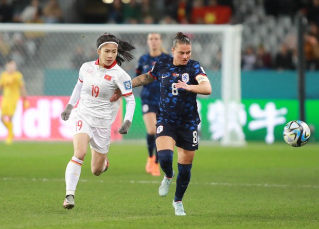 Kiểu đáng yêu ở World Cup: Thanh Nhã gục ngã nhưng không chùn bước trên sân cỏ