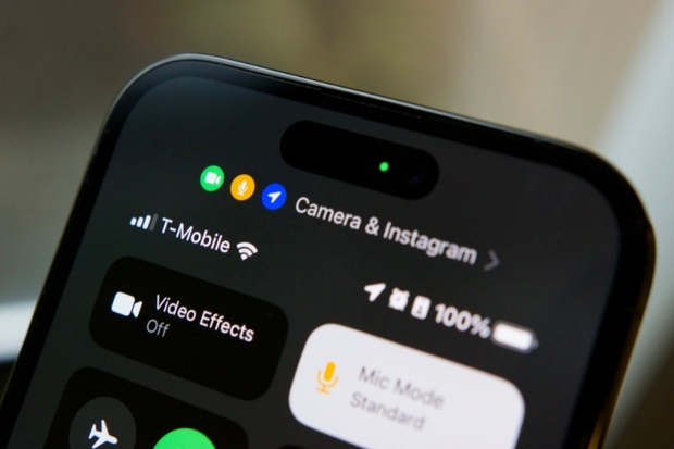 Vì sao iPhone xuất hiện dấu chấm xanh và cam? - Ảnh 1. Vì sao iPhone xuất hiện dấu chấm xanh và cam? - Ảnh 1.