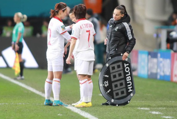 Kiểu đáng yêu ở World Cup: Thanh Nhã gục ngã nhưng không chùn bước trên sân cỏ