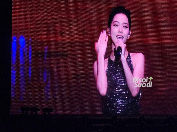 Khoảnh khắc đáng yêu của Jisoo (BLACKPINK) hé lộ bí mật hết sức hấp dẫn tại concert Hà Nội