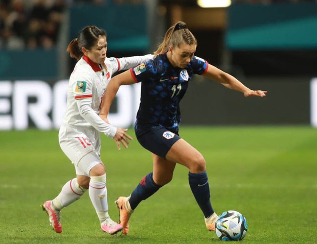 Kiểu đáng yêu ở World Cup: Thanh Nhã gục ngã nhưng không chùn bước trên sân cỏ