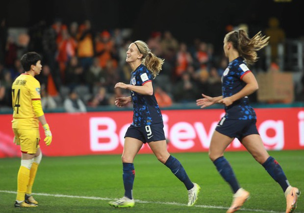 Kiểu đáng yêu ở World Cup: Thanh Nhã gục ngã nhưng không chùn bước trên sân cỏ