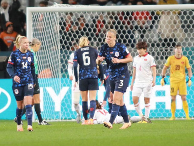 Kiểu đáng yêu ở World Cup: Thanh Nhã gục ngã nhưng không chùn bước trên sân cỏ