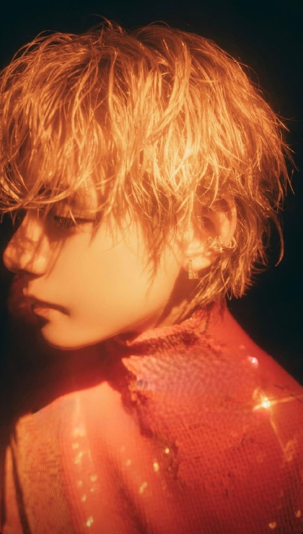 V (BTS) thể hiện hình ảnh đầy tình yêu trong MV mới, khiến lượt xem vượt trội so với anh em Jungkook