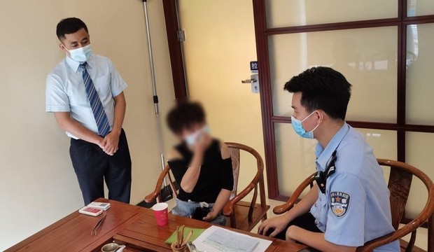“Sếp” ủy quyền chuyển khoản, kế toán làm theo phát hiện bị lừa: Công an tiết lộ một chi tiết đã vô tình cứu doanh nghiệp khỏi mất tiền - Ảnh 1. “Sếp” ủy quyền chuyển khoản, kế toán làm theo phát hiện bị lừa: Công an tiết lộ một chi tiết đã vô tình cứu doanh nghiệp khỏi mất tiền - Ảnh 1.