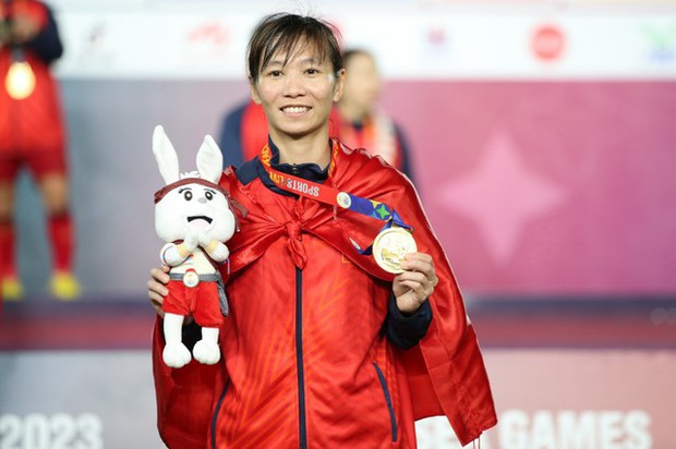 Vượt qua nỗi đau World Cup, ngôi sao Thùy Trang chia tay ĐT Việt Nam: Câu chuyện xúc động