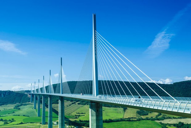 Cầu Vàng ở Đà Nẵng lọt top 14 cây cầu ngoạn mục nhất thế giới của Independent: Tuyệt tác giữa mây trời! - Ảnh 3.