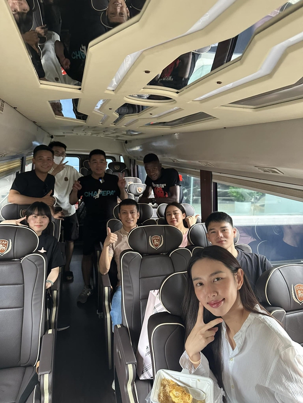 Cuộc tổ chức sinh nhật của Thuỳ Tiên bởi Quang Linh Vlogs khiến team đẩy thuyền háo hức chờ đón