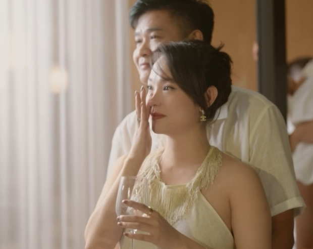 Mẹ bầu Minh Hằng gây sốt với vẻ đẹp thăng hoa trước ngày vỡ chum