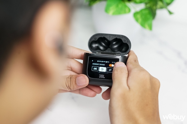 Đây là cặp tai nghe True Wireless với màn hình đầu tiên trên Thế giới - Ảnh 21. Đây là cặp tai nghe True Wireless với màn hình đầu tiên trên Thế giới - Ảnh 21.