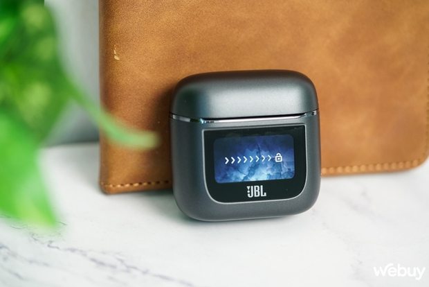 Đây là cặp tai nghe True Wireless với màn hình đầu tiên trên Thế giới - Ảnh 2. Đây là cặp tai nghe True Wireless với màn hình đầu tiên trên Thế giới - Ảnh 2.