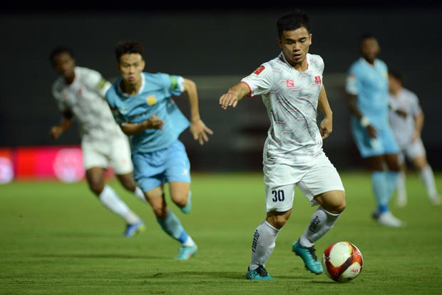 Bóng đá VLeague: Việc bầu Đức từ sóc nhỏ trở thành nguồn cảm hứng cho NHM khiến ai cũng trầm trồ