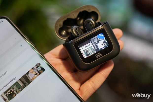 Đây là cặp tai nghe True Wireless với màn hình đầu tiên trên Thế giới - Ảnh 24. Đây là cặp tai nghe True Wireless với màn hình đầu tiên trên Thế giới - Ảnh 24.