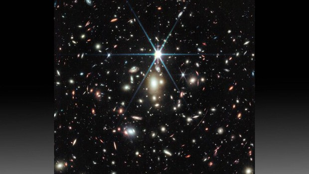 Chụp được hình ảnh tuyệt đẹp về ngôi sao xa nhất - Ảnh 2.